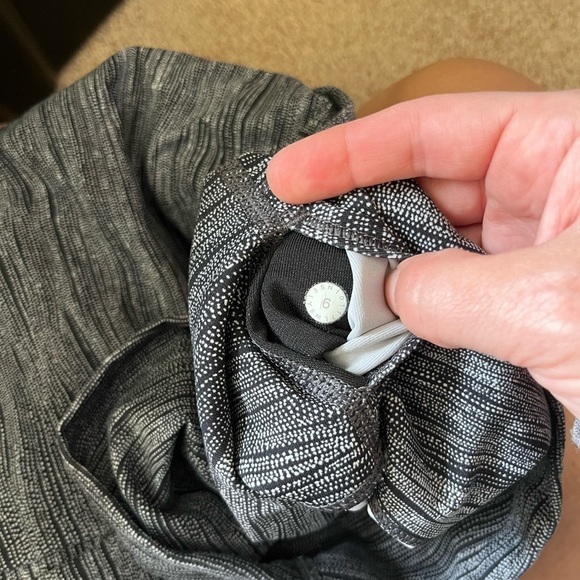 Lululemon Wunder Under Cropped Leggings Size 6 Black With White Dots - Picture 8 of 8